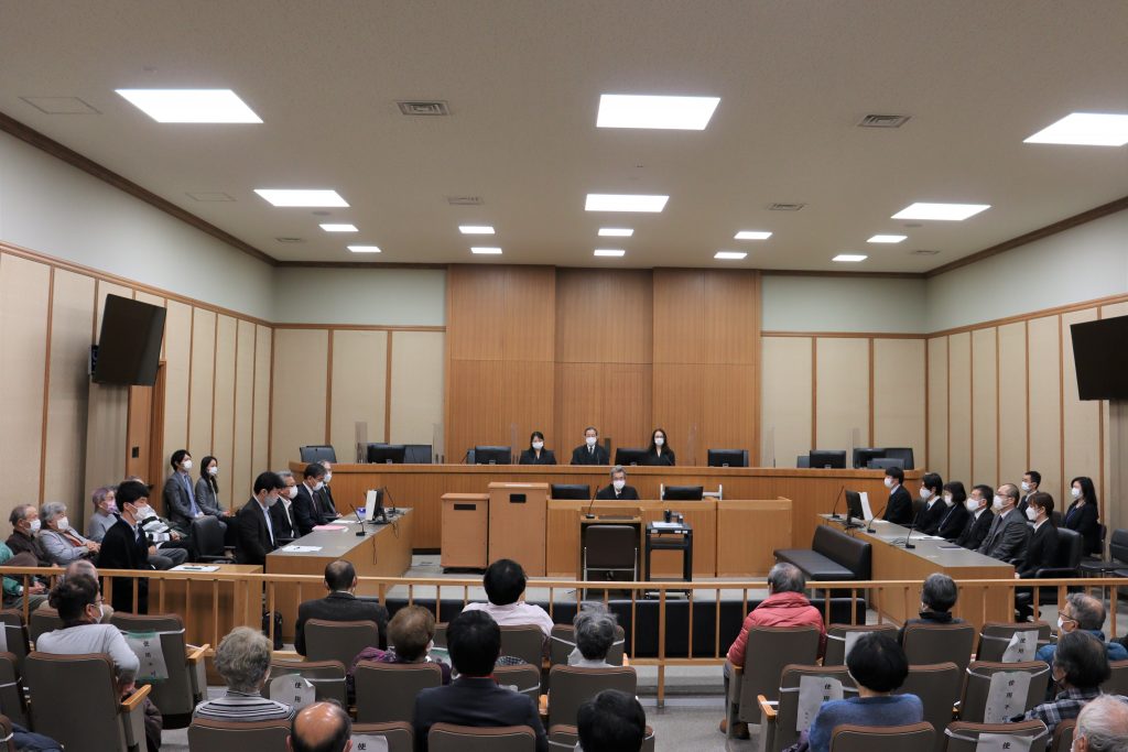 開廷前の神戸地裁・法廷＜2021年12月16日 ※代表撮影＞